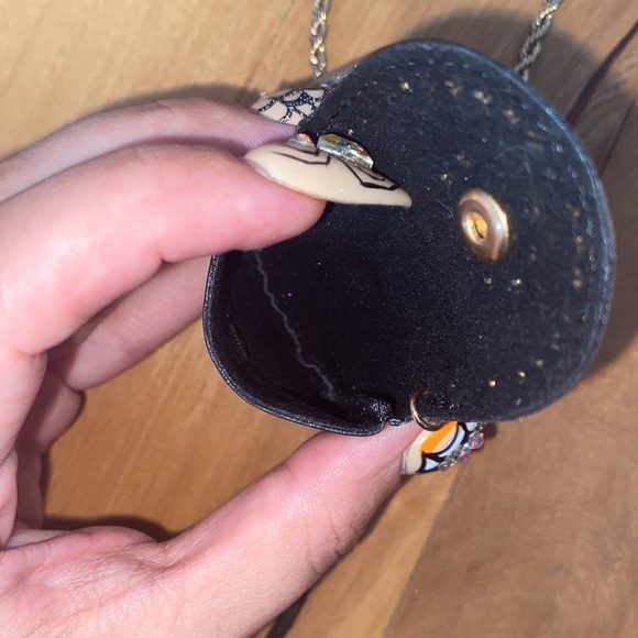 NWT- FOREVER 21 LONG GOLD CHAIN NECKLACE WITH FAUX LEATHER MINI PURSE - Picture 5 of 8